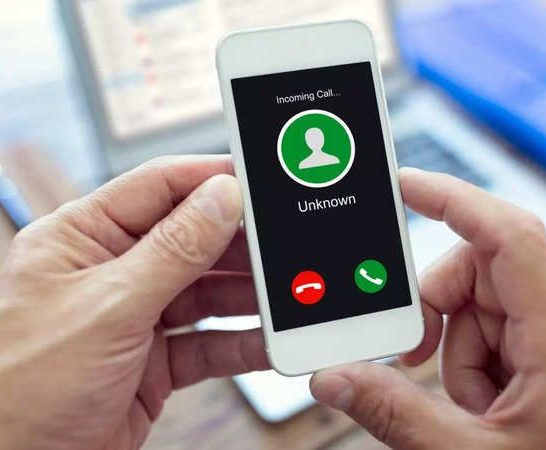 Should I answer unknown WhatsApp calls