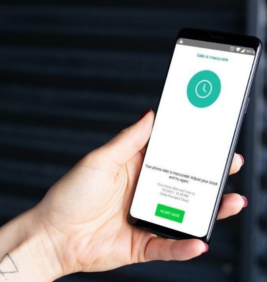 How do I fix the inaccurate date on WhatsApp