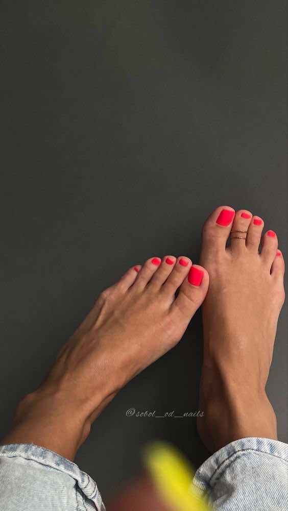 red hot Toes