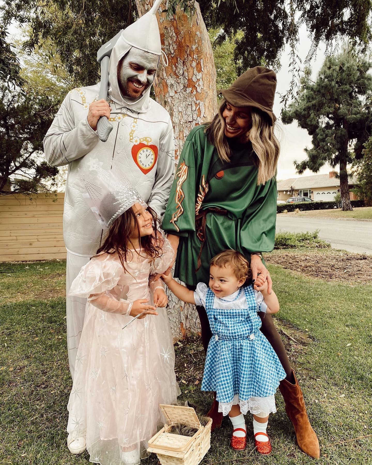 Wizard of Oz Halloween Family Costume Ideas