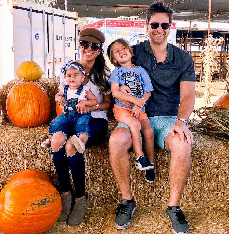 Pumpkin Patch Family Photo Outfits