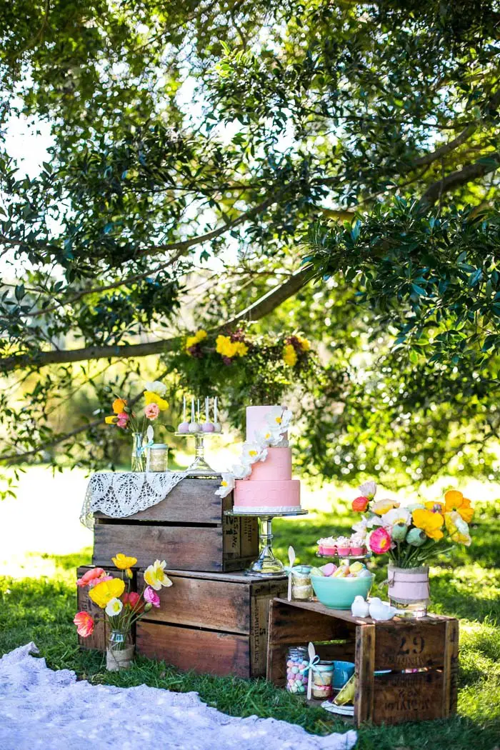 Below: Photographer Jessica Ruisan, Silk Truffle Photography // Florist & Stylist Butterfly Philosophy Design // Cakes Sweet Bloom Cakes