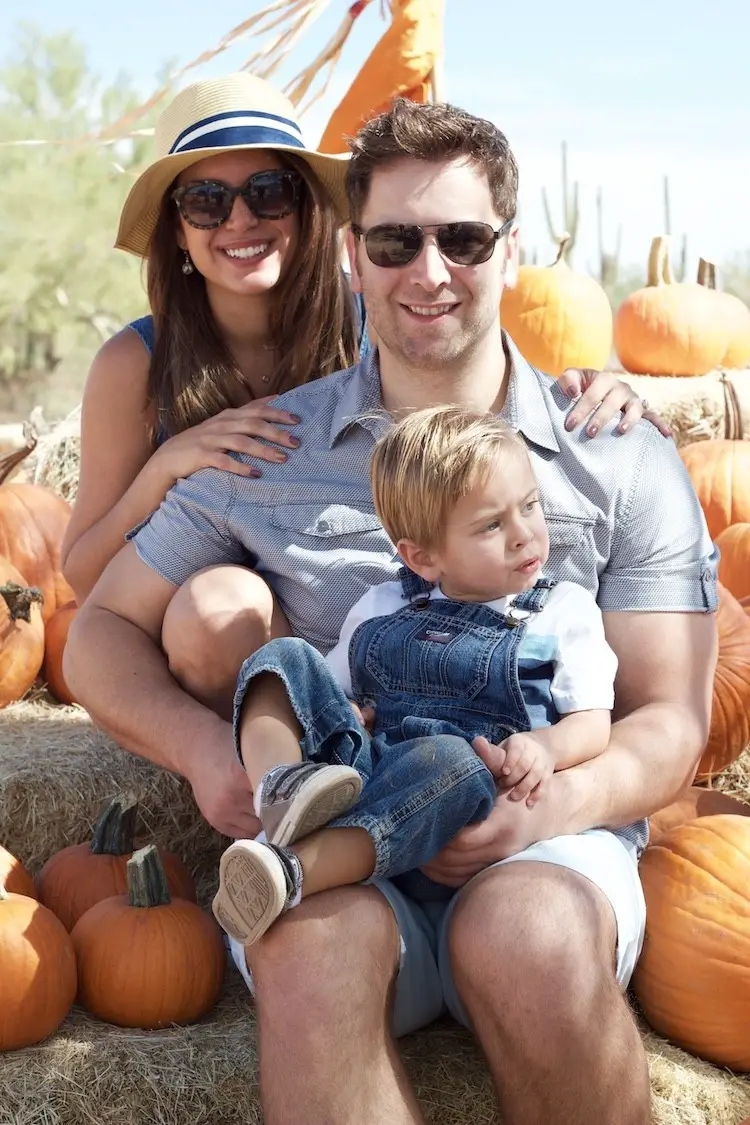 Pumpkin Patch Family Photo Outfits