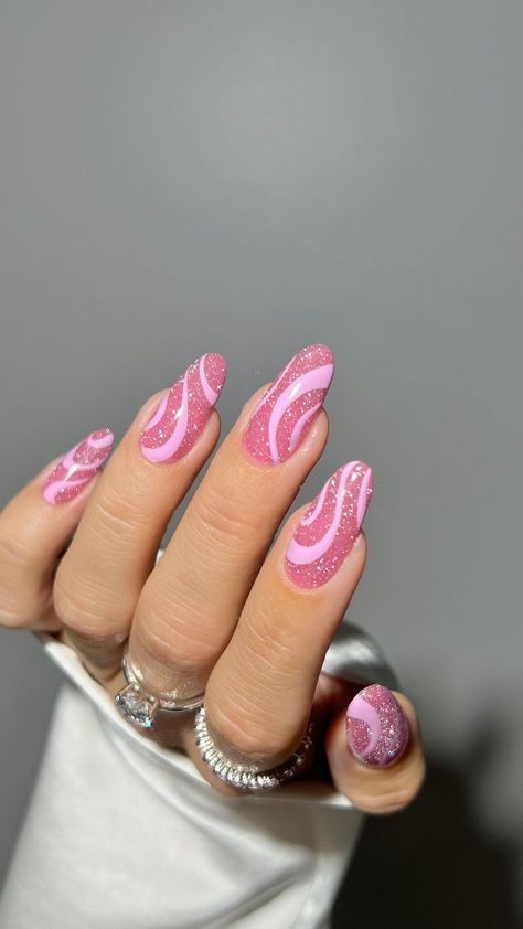 SPARKLY PINK NAIL DESIGNS