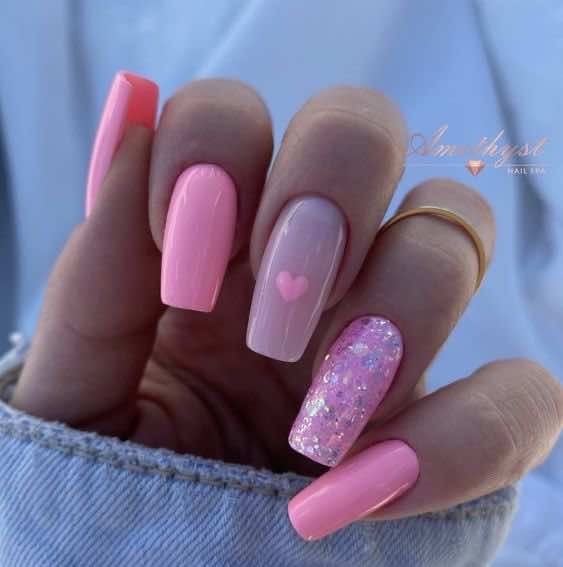 SPARKLY PINK NAIL DESIGNS